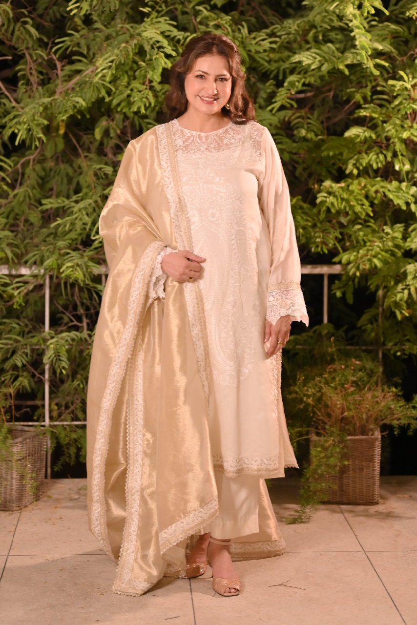Mahnoor (A)