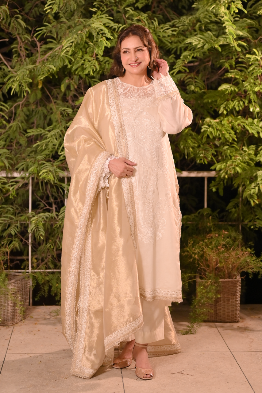 Mahnoor (A)
